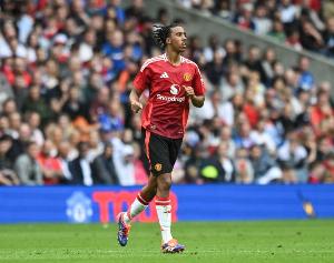 当前锋使？对阵里昂约罗完成3次射门，曼联队内最高