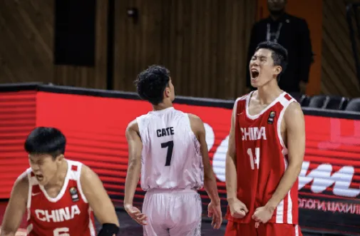 在线入口-张子一全场出战10分钟，罚球4中2得到2分1板1盖帽