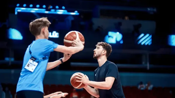 app下载-强度有点大！申京第一节出战8分钟，1中0得到1板3助攻1抢断