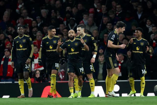 视频直播-太阳报：曼联计划在世界杯期间去赫尔辛基和哥德堡踢友谊赛